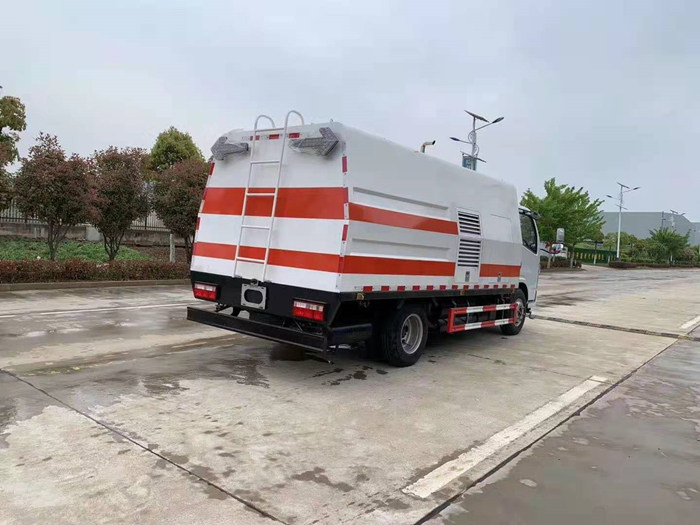 东风小多利卡护栏清洗车