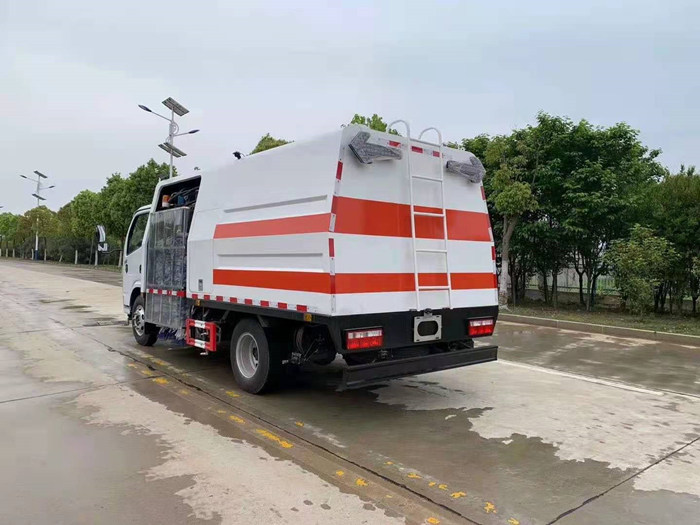 东风小多利卡护栏清洗车