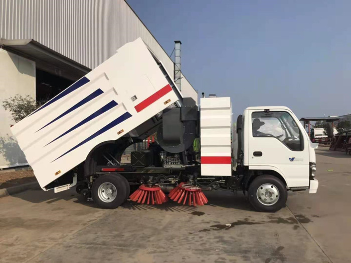  庆铃五十铃扫路车