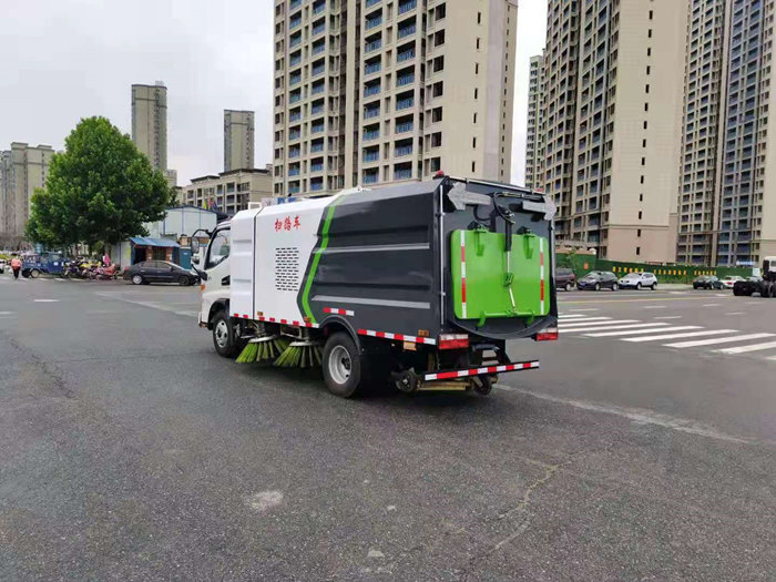 江淮5.5方扫路车