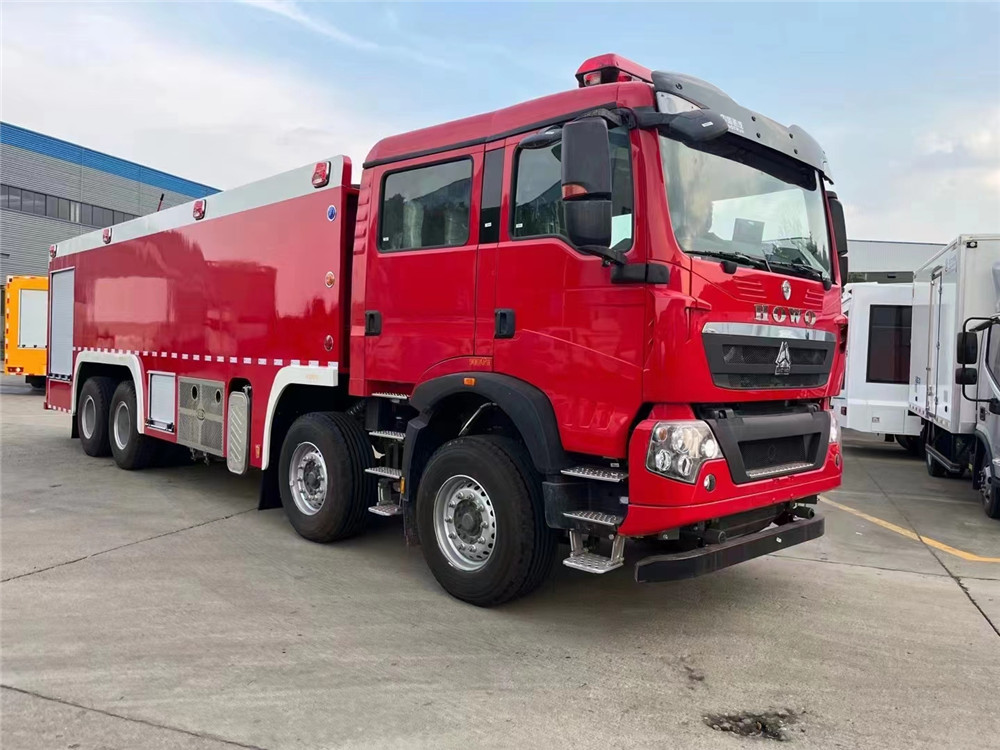 重汽豪沃25m³泡沫消防车