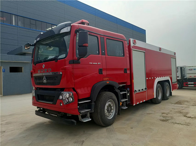 重汽豪沃16m³泡沫消防车