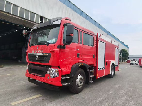 重汽豪沃8m³泡沫消防车