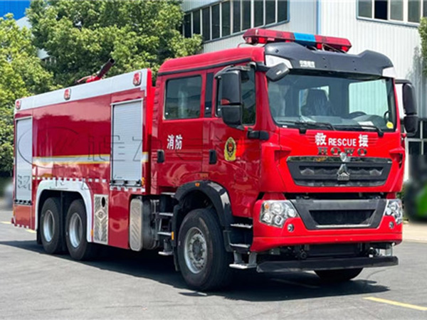 重汽豪沃12m³泡沫消防车