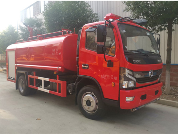 东风多利卡7吨消防洒水车