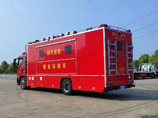 重汽汕德卡餐车
