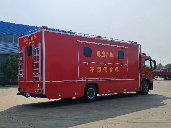 重汽汕德卡餐车
