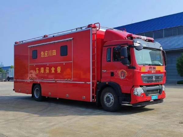 重汽汕德卡餐车