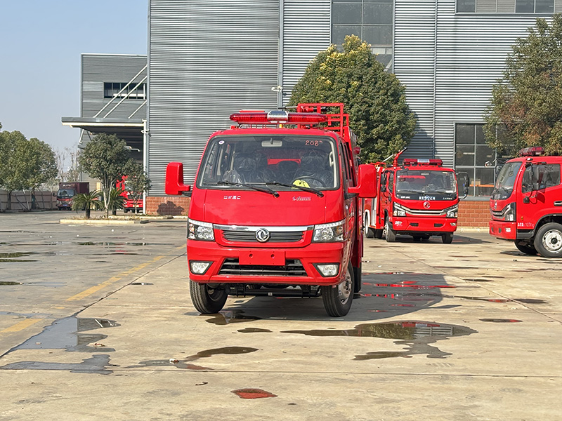 蓝牌东风途逸1吨水罐消防车